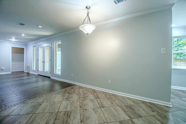 2201 S Fox Trl, Benton, AR 72019