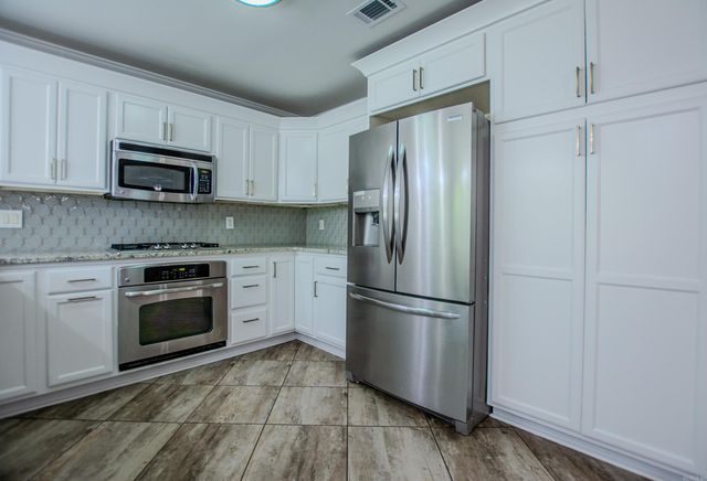 2201 S Fox Trl, Benton, AR 72019