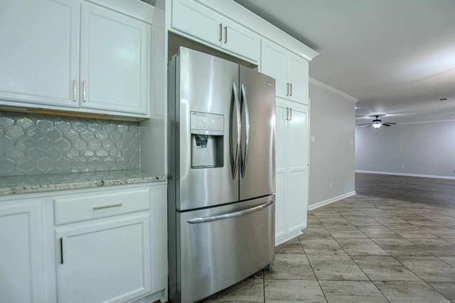 2201 S Fox Trl, Benton, AR 72019