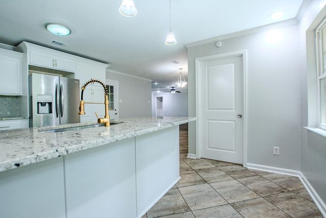 2201 S Fox Trl, Benton, AR 72019