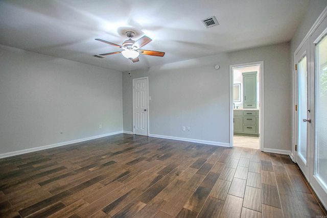 2201 S Fox Trl, Benton, AR 72019