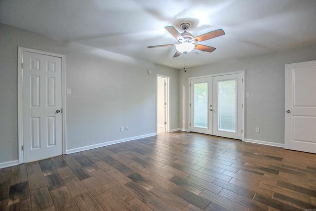 2201 S Fox Trl, Benton, AR 72019