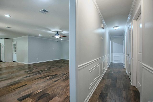 2201 S Fox Trl, Benton, AR 72019