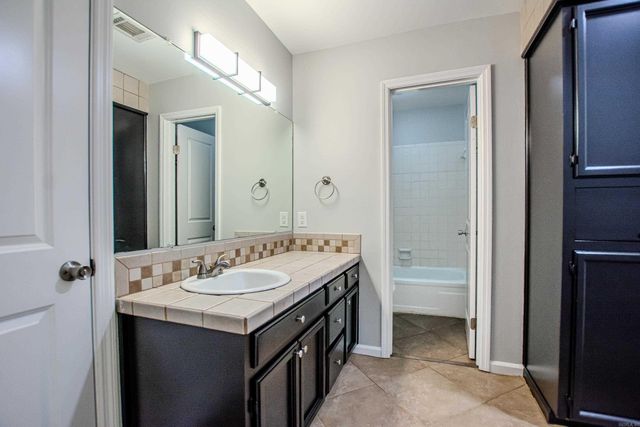 2201 S Fox Trl, Benton, AR 72019