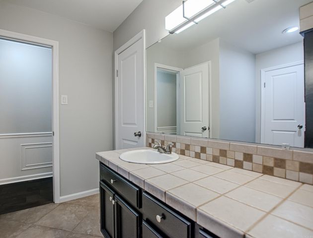 2201 S Fox Trl, Benton, AR 72019