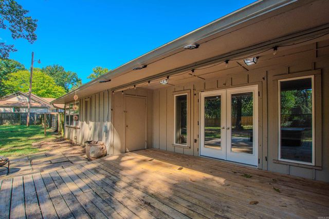 2201 S Fox Trl, Benton, AR 72019