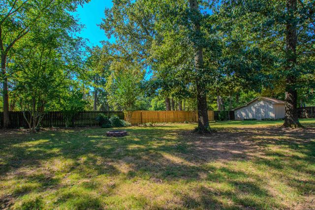 2201 S Fox Trl, Benton, AR 72019