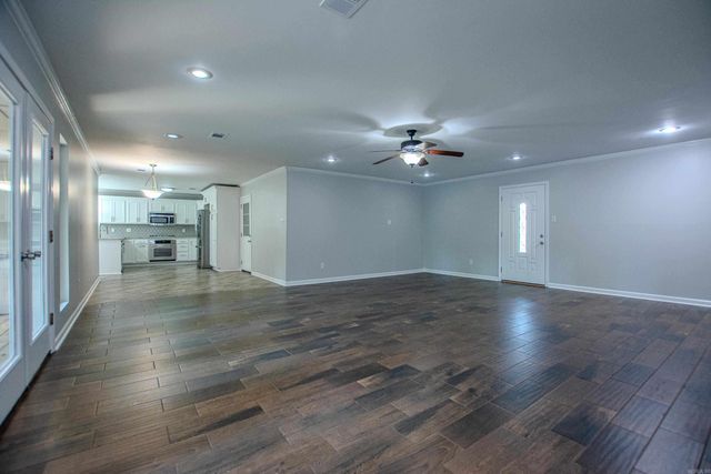 2201 S Fox Trl, Benton, AR 72019