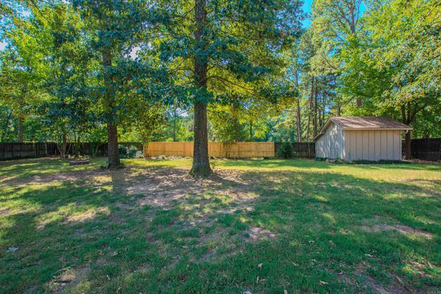 2201 S Fox Trl, Benton, AR 72019