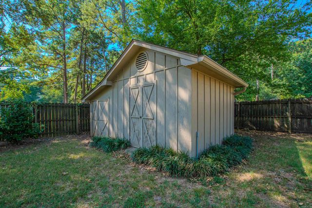 2201 S Fox Trl, Benton, AR 72019