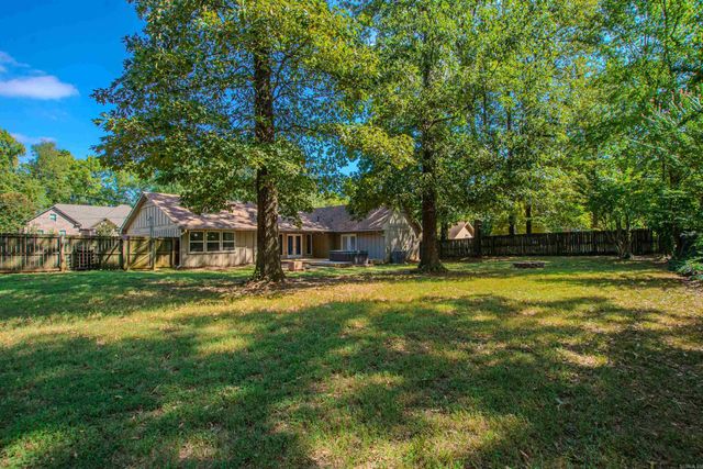 2201 S Fox Trl, Benton, AR 72019
