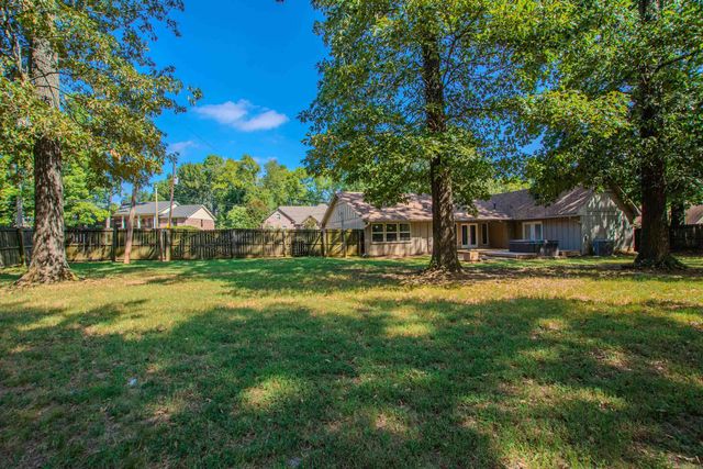 2201 S Fox Trl, Benton, AR 72019