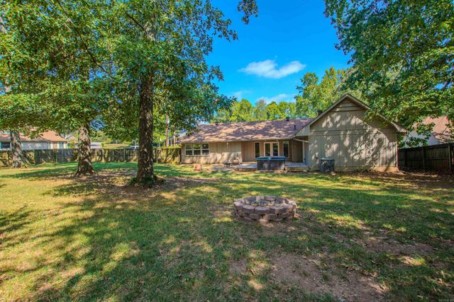 2201 S Fox Trl, Benton, AR 72019