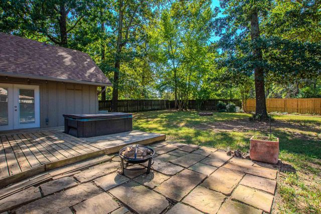 2201 S Fox Trl, Benton, AR 72019