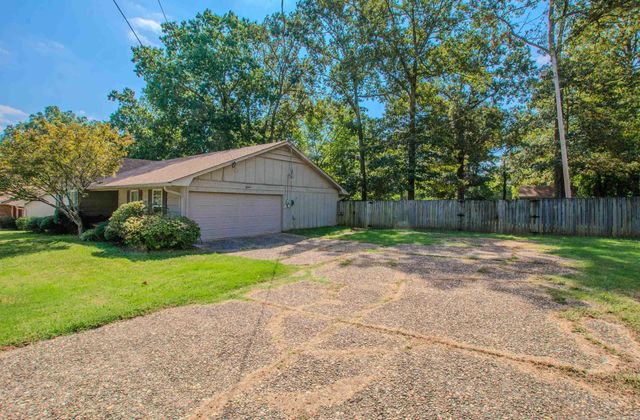2201 S Fox Trl, Benton, AR 72019