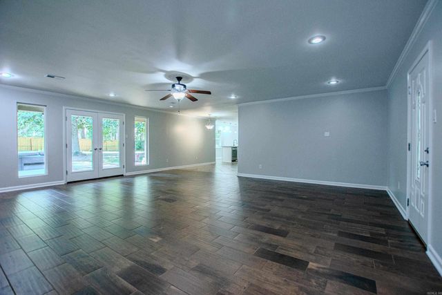 2201 S Fox Trl, Benton, AR 72019