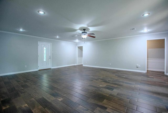 2201 S Fox Trl, Benton, AR 72019
