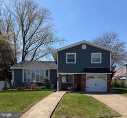 1044 BLOOMFIELD AVE, Philadelphia, PA 19115