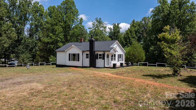 3028 Morganton Boulevard, Lenoir, NC 28645