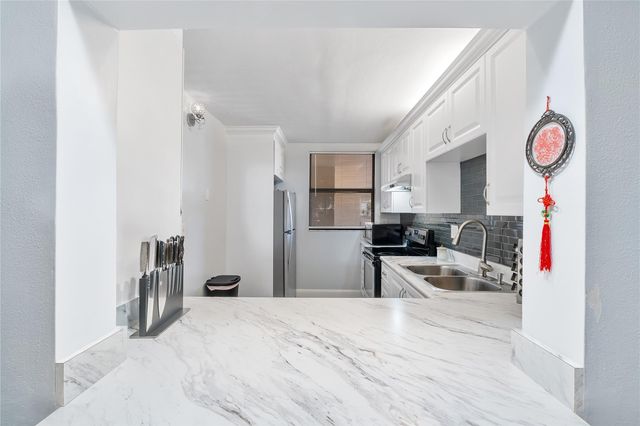 8437 FOREST HILLS Drive 203, Coral Springs, FL 33065