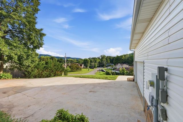 3142 Sparks Dr, Cookeville, TN 38506