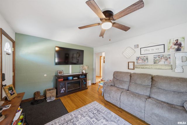 218 TIMBERLAN Road, Metamora, IL 61548