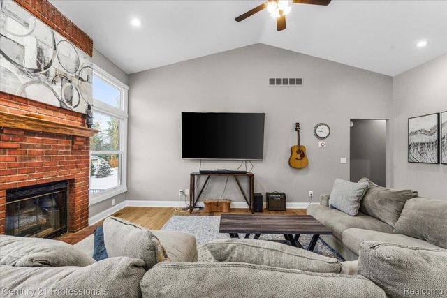 11413 Bancroft Court, Tyrone Township, MI 48430