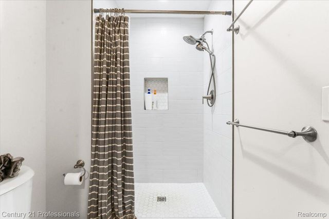 11413 Bancroft Court, Tyrone Township, MI 48430