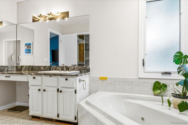 11413 Bancroft Court, Tyrone Township, MI 48430