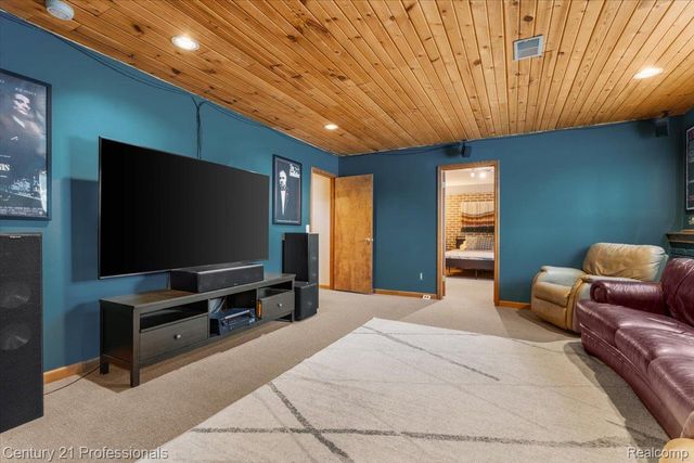 11413 Bancroft Court, Tyrone Township, MI 48430