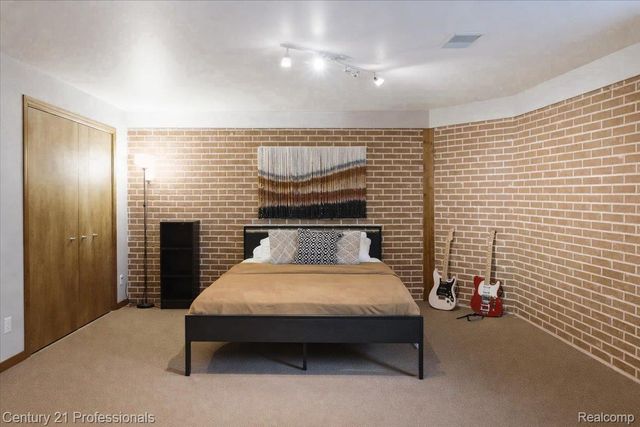 11413 Bancroft Court, Tyrone Township, MI 48430