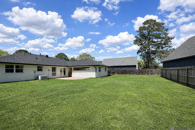 576 College Hill Dr, Baton Rouge, LA 70808