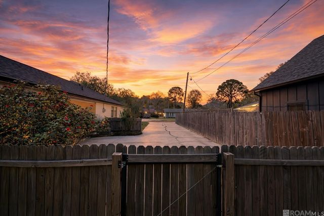 576 College Hill Dr, Baton Rouge, LA 70808