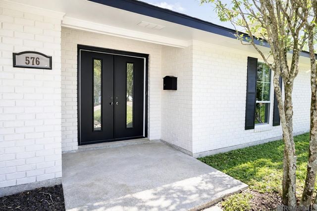 576 College Hill Dr, Baton Rouge, LA 70808