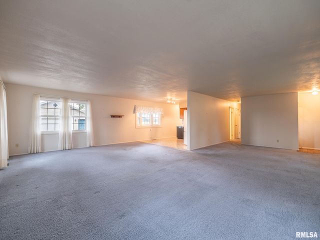 1309 W WILLIAM Drive, Chillicothe, IL 61523