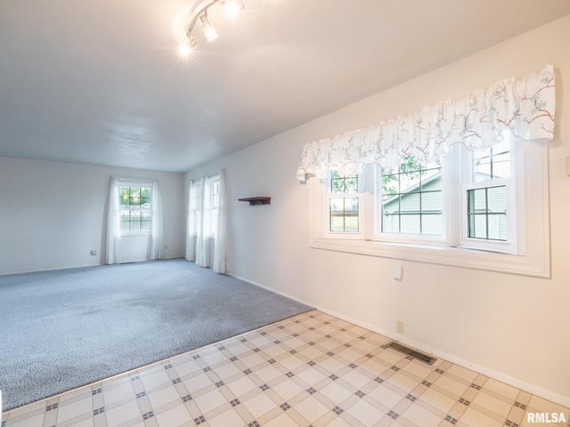 1309 W WILLIAM Drive, Chillicothe, IL 61523