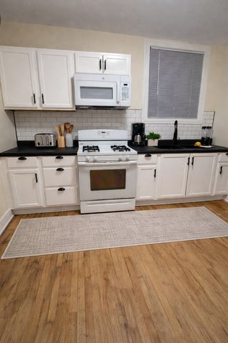 610 E 74th Street 2b, Chicago, IL 60619