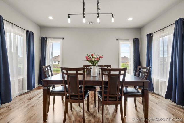 14271 S College Avenue, Bixby, OK 74008