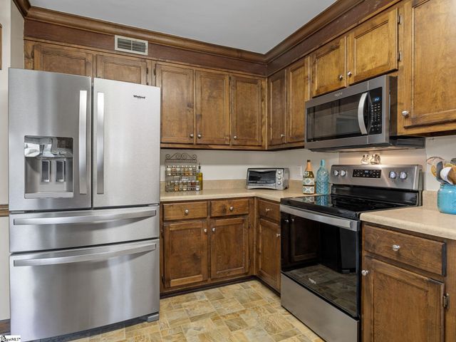 828 Shoresbrook Drive, Spartanburg, SC 29301