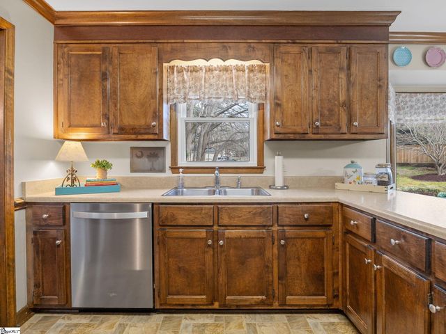 828 Shoresbrook Drive, Spartanburg, SC 29301