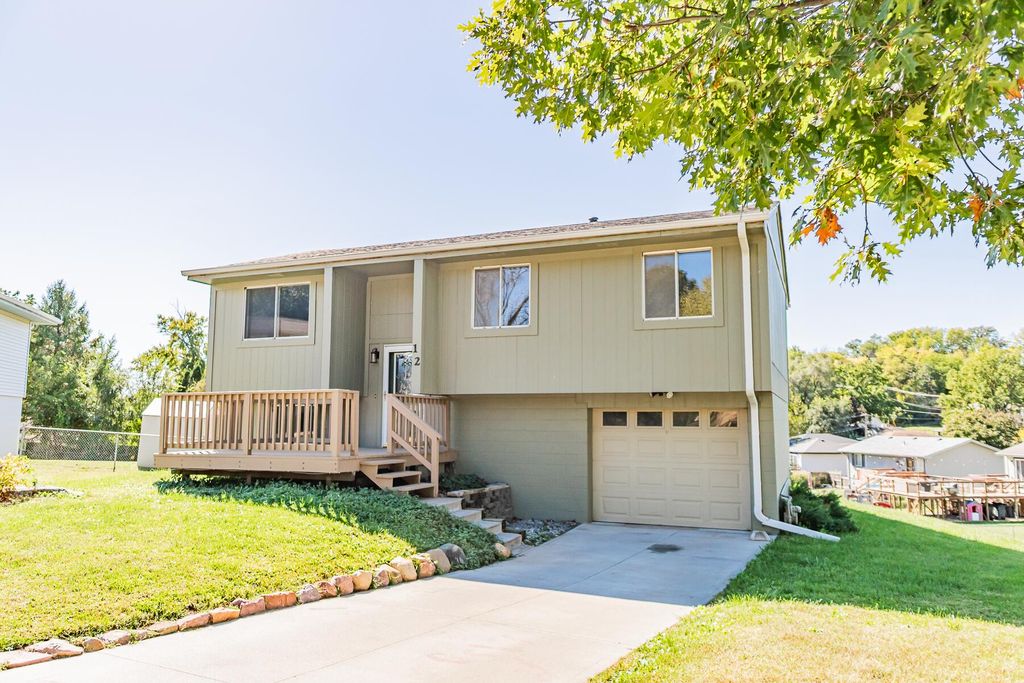 12 PINEHURST Circle, Glenwood, IA 51534