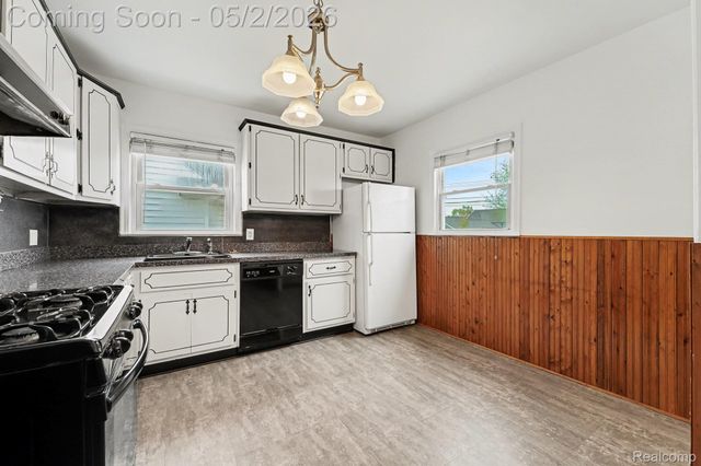 30729 Alger Street, Madison Heights, MI 48071