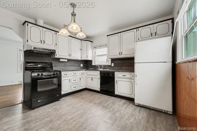 30729 Alger Street, Madison Heights, MI 48071