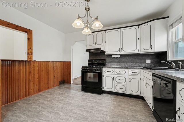 30729 Alger Street, Madison Heights, MI 48071