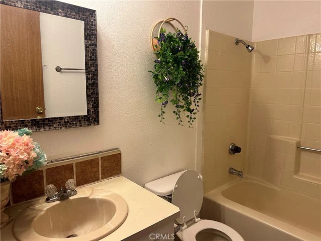 9888 Forest Ct, San Bernardino, CA 92301