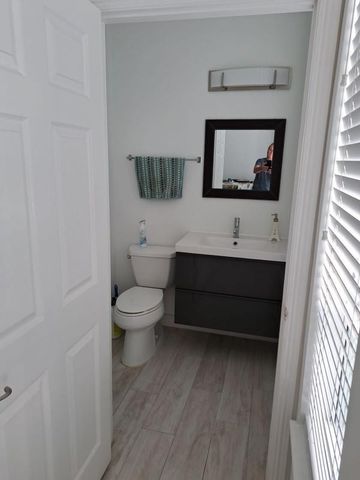 711 SE 16th Court, Fort Lauderdale, FL 33316