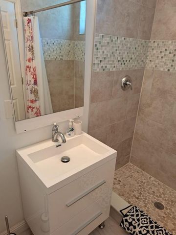 711 SE 16th Court, Fort Lauderdale, FL 33316