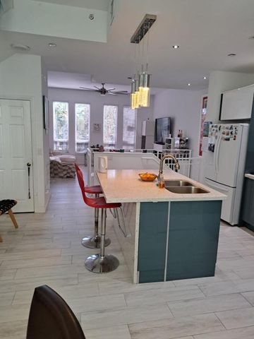 711 SE 16th Court, Fort Lauderdale, FL 33316