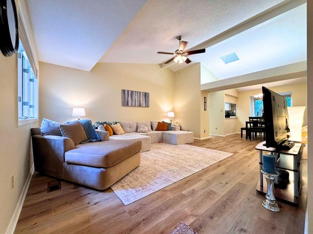 4 Tenkiller Trail, Cherokee Village, AR 72529