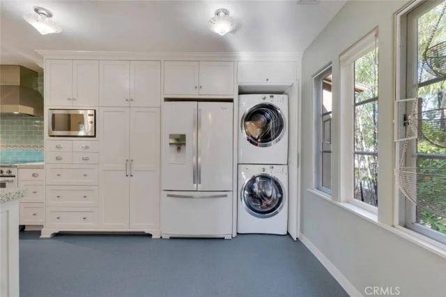 3760 Dover Street, Los Angeles, CA 90039